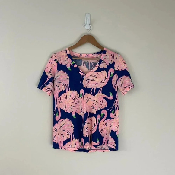 Lilly Pulitzer Ida V Neck T-Shirt in Gimme Some Leg Flamingo Size XS - Picture 1 of 6